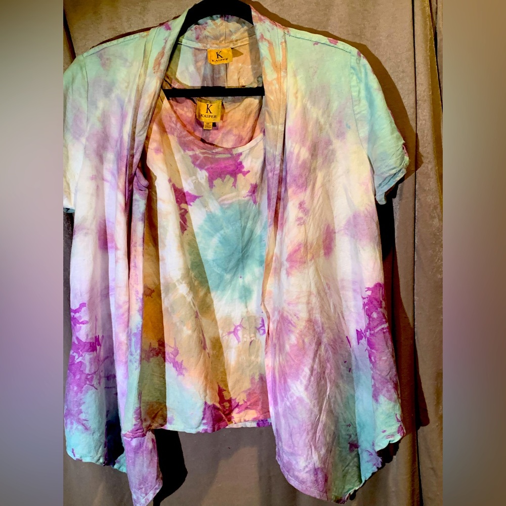 Tie Dye size M twin set on Kasper  tank and open front top linen/ cotton blend